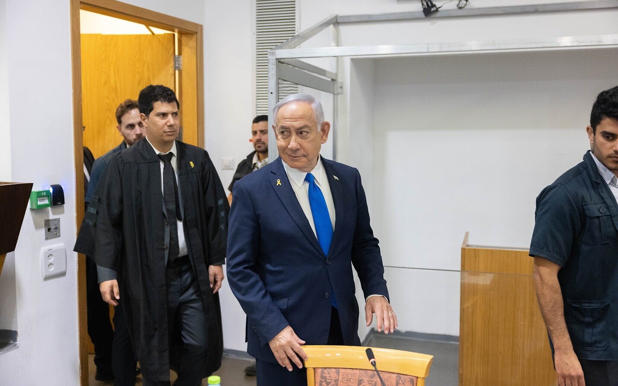 Netanyahu Seeks Presidential Pardon in Corruption Trial Without Admitting Guilt